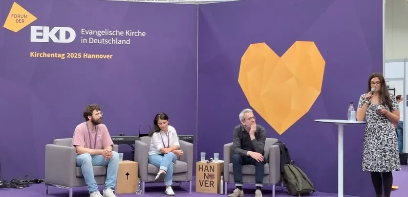 Alexander Urea, Renate Zäckel, Sascha Lübbe und Isabella Glott bei Podiumsdiskussion am Kirchentag zu Arbeitsausbeutung.